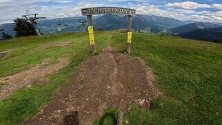 人群太吵了 我想一个人看这段风景