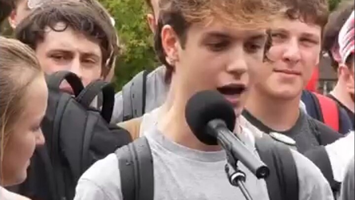 Họ không quan tâm bạn là ai, họ chỉ cần lá phiếu của bạn.