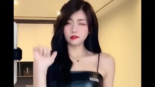Leather skirt girl, let's see who can stand it