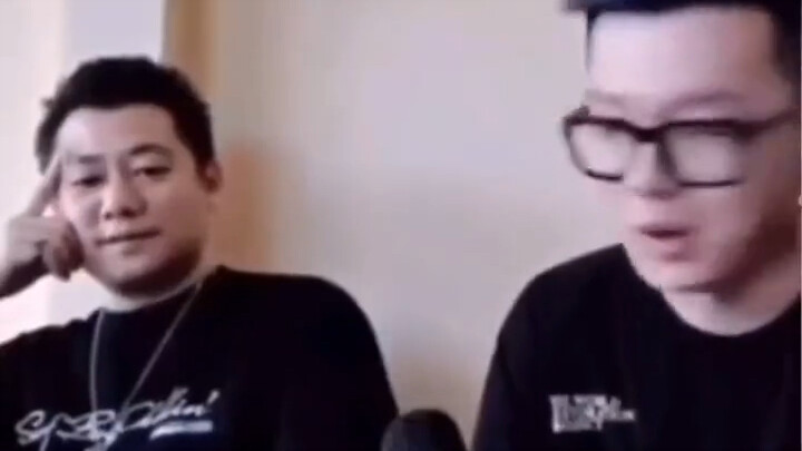 Thực ra, tôi nghĩ điểm mạnh nhất của Nhất Bác là có thể phối hợp với bất kỳ ai, nhảy rất ăn ý với bấ