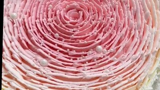 Yang belum pernah makan kue es krim, ayo masuk