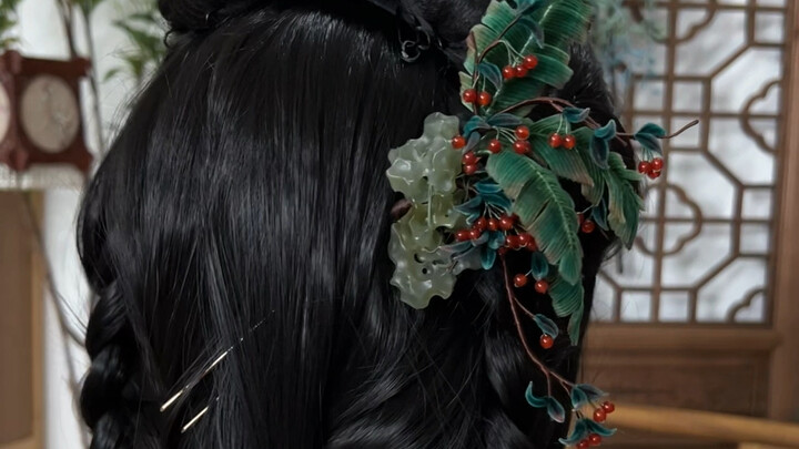 What do over 400 fringed banana leaves look like after a month of work?