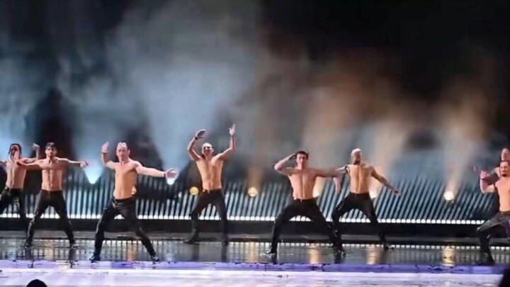 Môn học số 3 vốn đã không còn thịnh hành ở Trung Quốc, vậy mà lại trở thành tiết mục cố định trong c