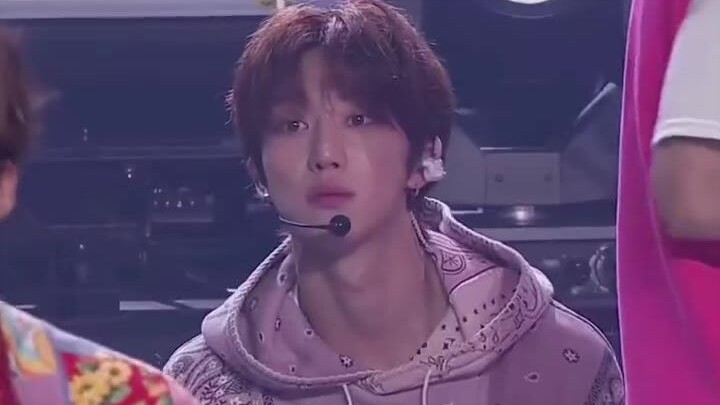 Seo Myung-ho finding the camera angle is so cute!