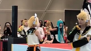 Giga! () I can't believe that I didn't dance with the dancers on the stage