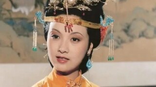 凤姐就是太爱权钱了，算计来算计去，得了权与钱，但最终失了爱丢了命。以现代人的眼光来看凤姐，这就是职场搞事业的一姐，有心计有手段有能力，双商在线，让人大爱啊！