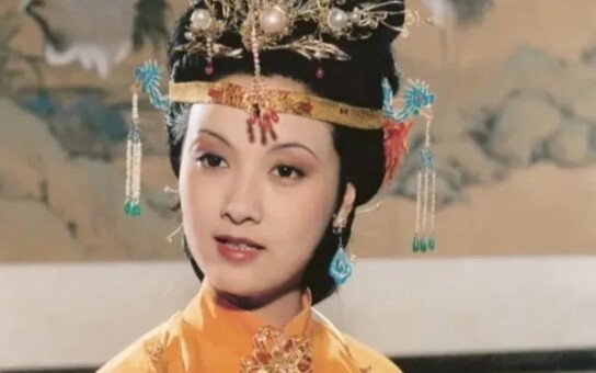 Feng Jie terlalu mencintai kekuasaan dan uang. Setelah semua perhitungannya, dia mendapatkan kekuasa