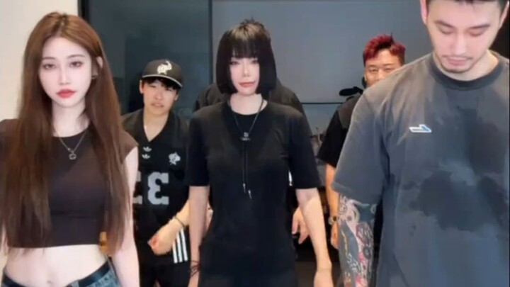 一想到最后会放什么就想笑