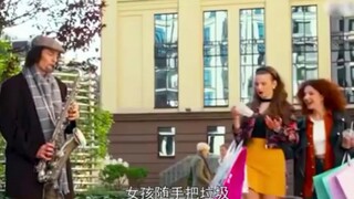 男人在路边卖唱，竟遭到富家女的嘲笑，结局反转！