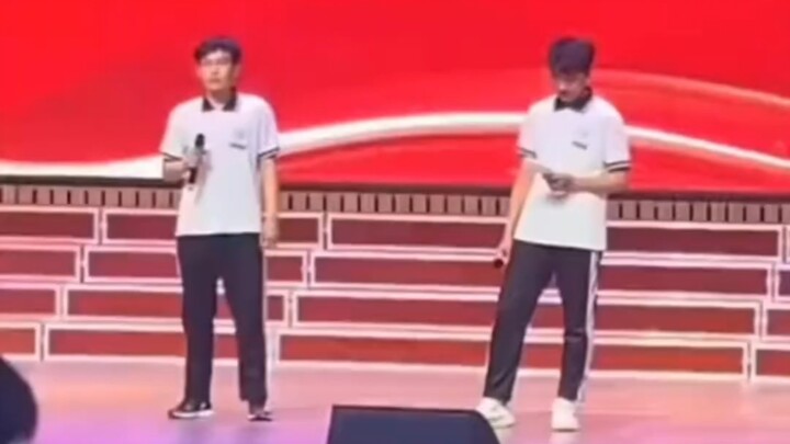 ถ้าฉันเป็นกรรมการ ฉันจะต้องให้พวกเขาผ่านแน่นอน อยากรู้ว่าเพลงถัดไปที่พวกเขาวางแผนจะร้องคืออะไร