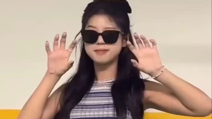 ใส่แว่นกันแดดแล้วไม่มีใครรักคุณ! วันนี้เป็นแดร็กควีนสไตล์แมว เจิ้นเจิ้นเหมยเจียง~