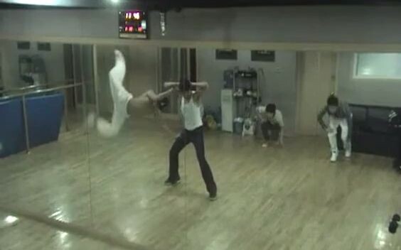 [2PM] - Dance Battle—LOW Practice Room