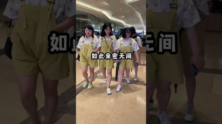 送闺蜜们一模一样的衣服，并约她们去去看电影 #搞笑#短剧 #shorts