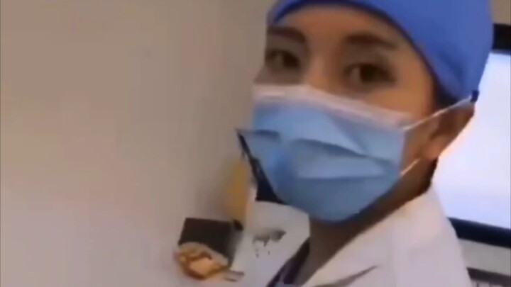 Họ nóng lòng xem náo nhiệt đến vậy sao