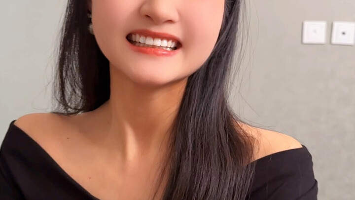Anh à, em mua áo mới rồi, anh xem không!