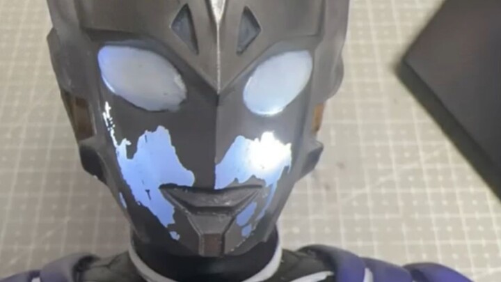 Bị lừa rồi! Bộ sơn 2.500 tệ của Ultraman Rejol ngược đời rốt cuộc có chuyện gì vậy?
