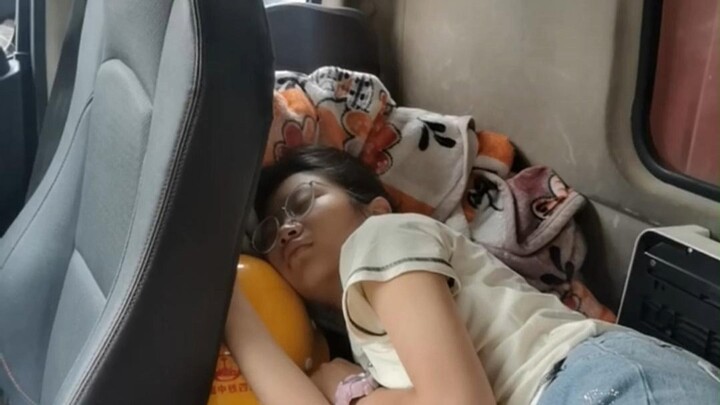 Đưa con gái đi lái xe tải 4