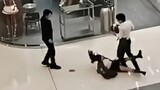 The original video of Wang Churan falling on his butt and squatting, Gao Guijie must be very angry a