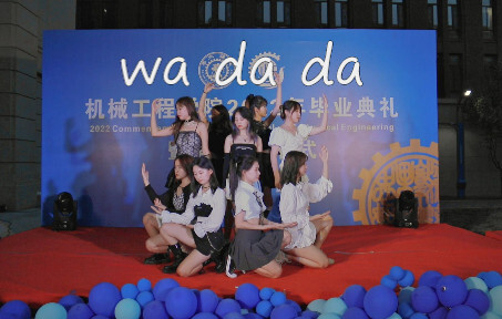 西安交通大学创新港 研究生美女们翻跳女团【Kep1er】舞蹈《wadada》，机械学院毕业典礼/晚会之没有一个姐妹来自机械