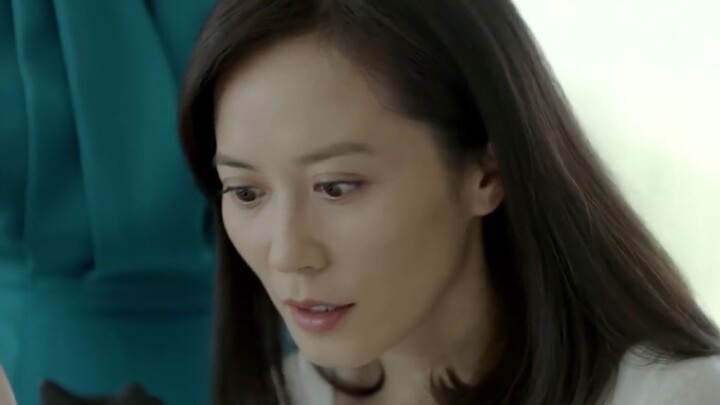 Sahabatnya menunjukkan foto putranya padanya, begitu si cantik melihatnya: ternyata itu pacar baruny