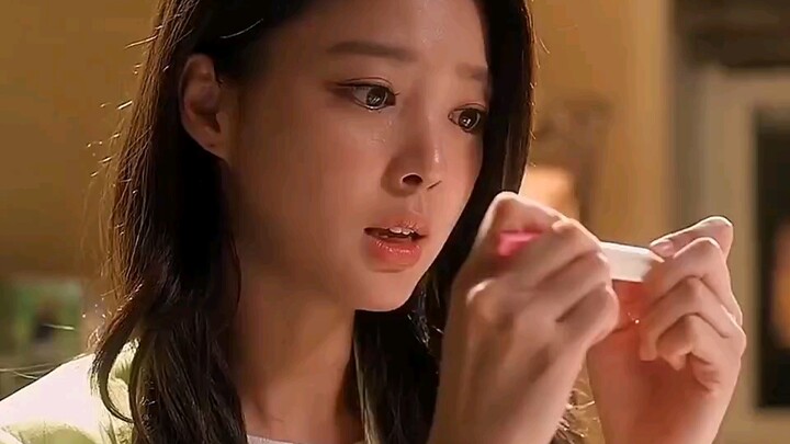 The rich heir falls in love with a female streamer, but "a single scene from this Korean drama made 