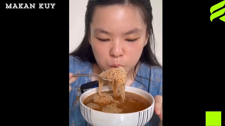 Makan mie ayam tirtayasa