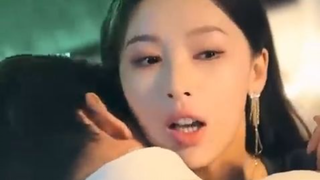 Anak tirinya hilang kendali,jatuh cinta & jatuh di ranjangnya