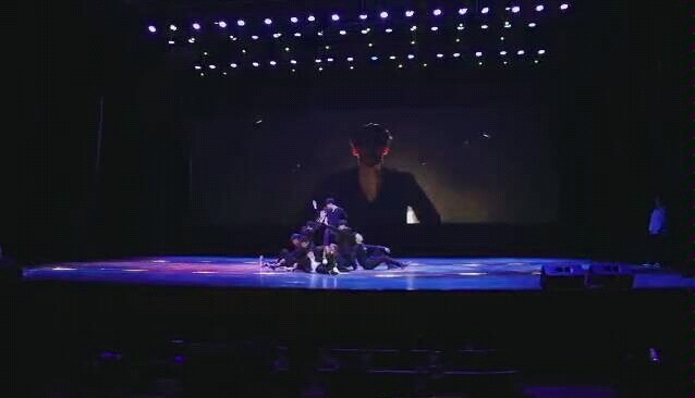 Vũ hội trường học cover ca khúc "Fear Poison" của Seventeen