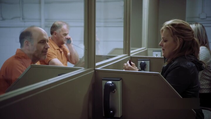 A hilarious scene unfolded when the wife visited her husband in prison.