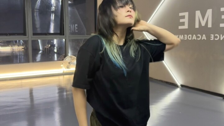 I really love this feeling of starting to dance wildly as I keep jumping.