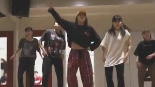 Japanese girl mori’s latest choreography on ins is still hot and handsome