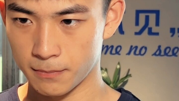Có cần cùng nhau đuổi theo hai người không?