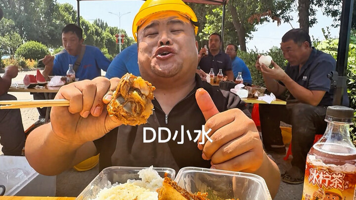 Setiap hari makan bersama mereka, sangat menyenangkan