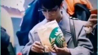 [Xiao Zhan never stops eating snacks]