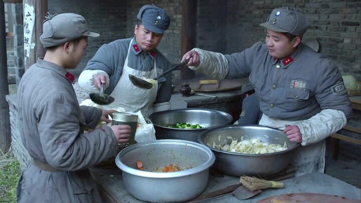 冲锋在前打饭在后，特一营被食堂排挤，轮到他们没有肉了