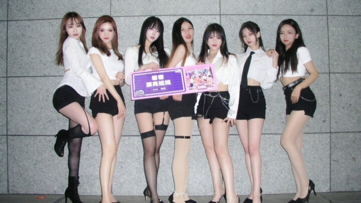 ทุกคนรัก AOA—ไม่มีใครผมสั้น ใส่กางเกงขาสั้น และเต้นรำ! สั้น! กระโปรง!