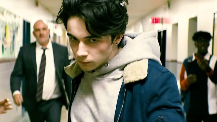 The school bully Wayne is really ruthless and doesn't talk much. Even the principal can't afford to 
