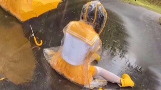 一起来玩水啊？回家就挨打的那种