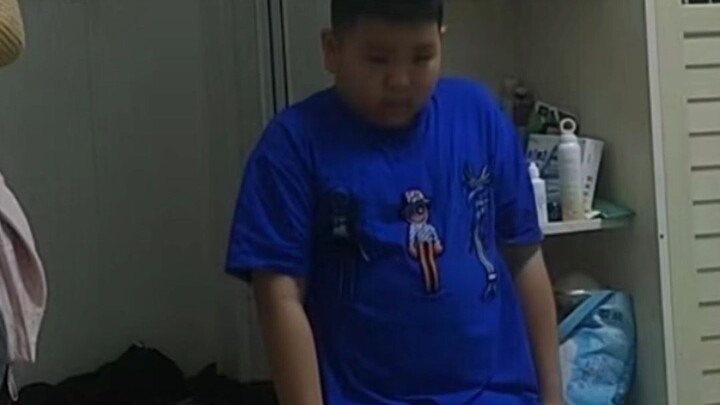 ลูกชายขโมยเงินไปเติมเกมจนทำให้ฉันตบกางเกงเซ่อกั๋วทั้งเจ็ดตัวขาดหมด