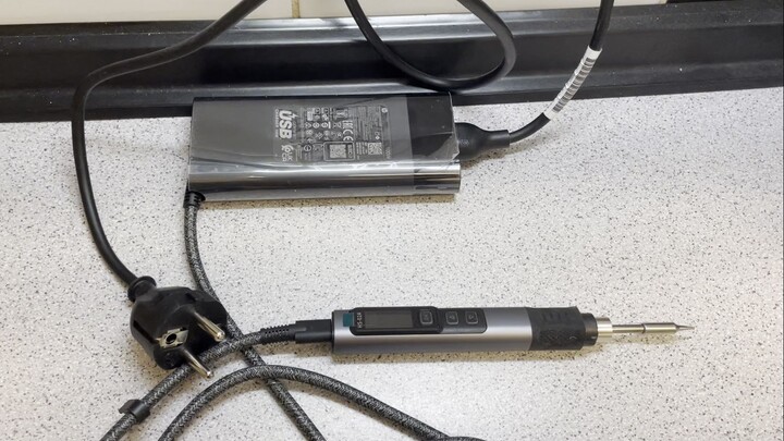 Fnirsi Soldering Iron with the Dell Power Supply and Tip Plugged In