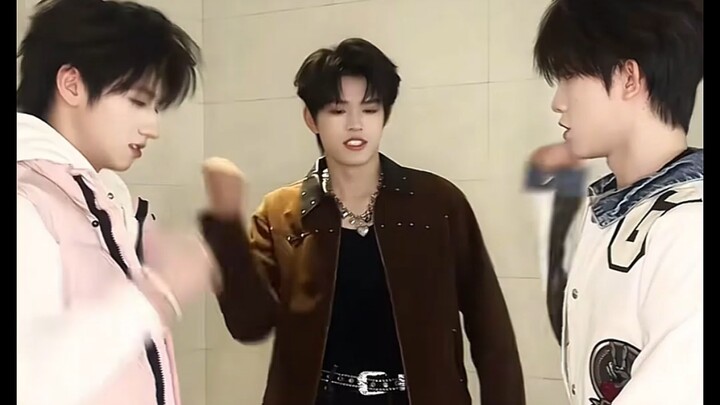 Đây là màn nhảy của cặp đôi C83 và Hangyu, hiếm có lắm!