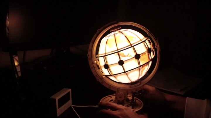 Unboxing a popular toy, a wooden globe