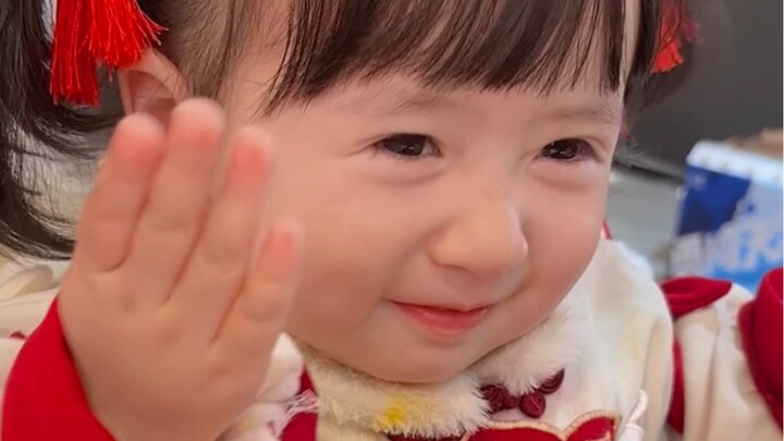 笑的几颗牙都一目了然