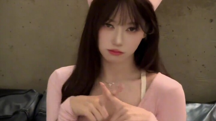 Đảo ngược khi nhà vô địch thể dục dụng cụ chuyển sang làm streamer "gợi cảm" đã đến