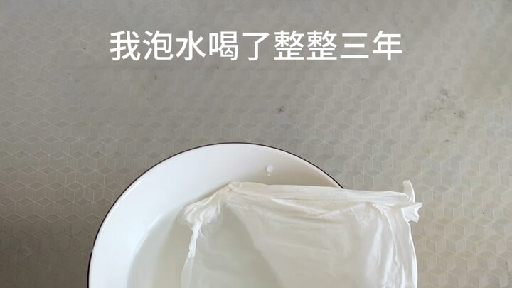 Mỗi khi nghĩ đến cô ấy, tôi lại lấy nó ra và uống.