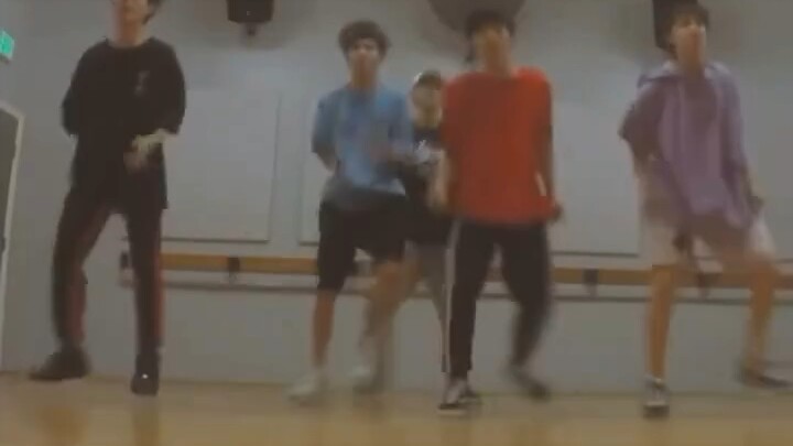 [TXT] Just thinking about how this group kept practicing hip-hop before debut, only to end up with h