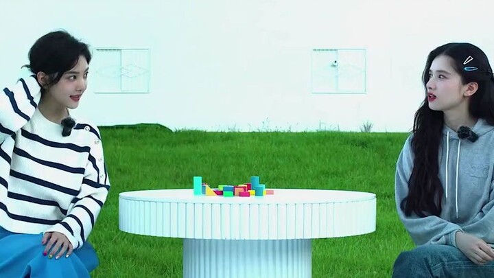 لقاء البطلتين الرئيسيتين في "أدب آلام الشباب" # زهانغ رورونان # زهانغ جينغ يي #