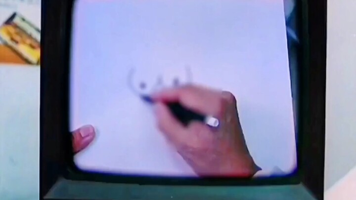 男人在商场做怪异的举动，女子看到后另眼相看