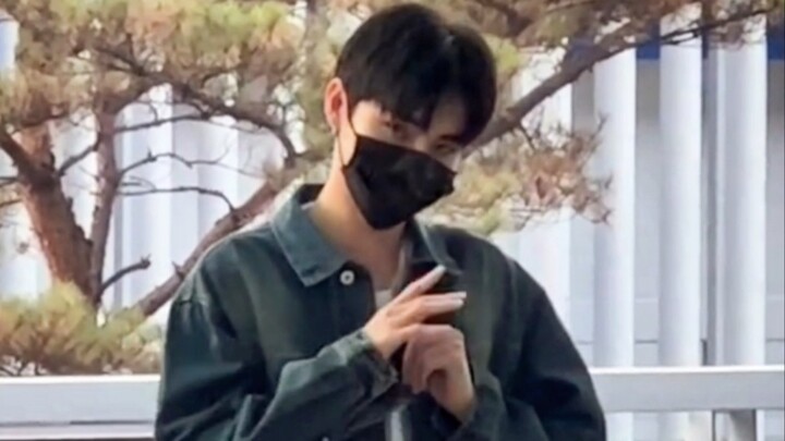 “คุณหาเขาไม่เจอ แต่เขายังเฝ้ามองคุณอยู่เสมอ”【เซียวจวิ้น】