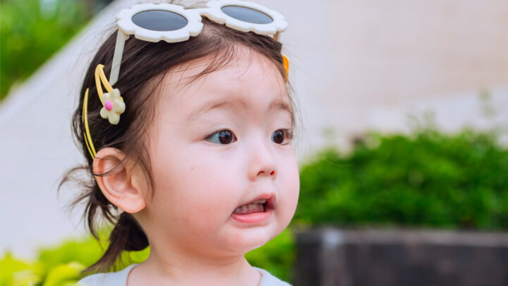 Zi Zi: Kali ini aku bakal foto dengan serius, biar kalian nggak cuma dapat meme ekspresiku yang lucu